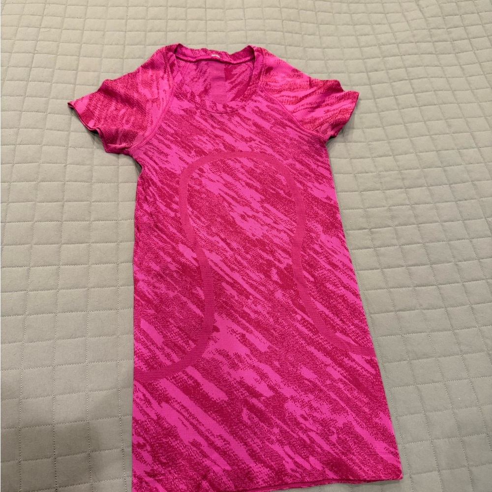 Swiftly Tech Short Sleeve Shirt - Hip Length